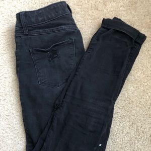 BLACK RIPPED SKINNY JEANS